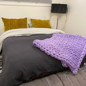 Chunky knit throw, new.